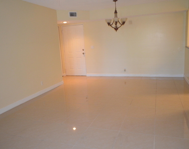 5821 Riverside Drive - Photo Thumbnail 6