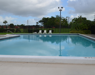 5821 Riverside Drive - Photo Thumbnail 14