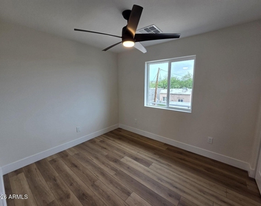 824 N 11th Avenue - Photo Thumbnail 5