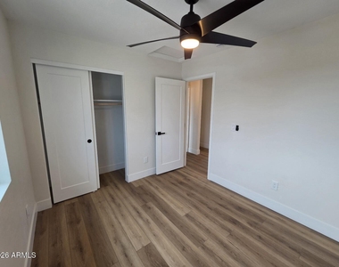 824 N 11th Avenue - Photo Thumbnail 6