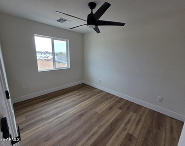 824 N 11th Avenue - Photo Thumbnail 7