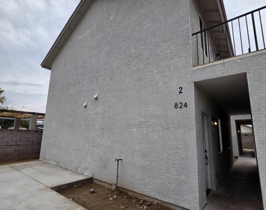 824 N 11th Avenue - Photo Thumbnail 9
