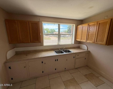 1165 E 10th Street - Photo Thumbnail 6