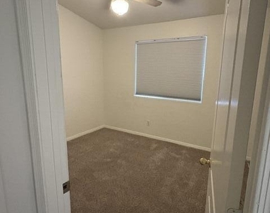 28446 N 51st Street - Photo Thumbnail 12