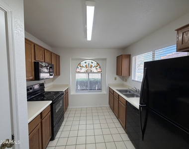 2915 E Amber Ridge Way - Photo Thumbnail 24