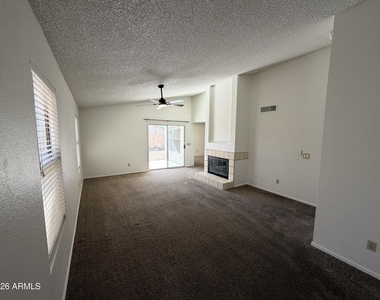 2915 E Amber Ridge Way - Photo Thumbnail 19