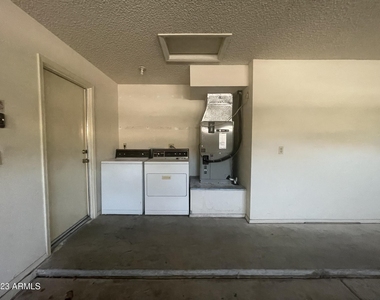 2915 E Amber Ridge Way - Photo Thumbnail 13
