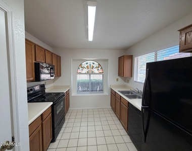 2915 E Amber Ridge Way - Photo Thumbnail 25