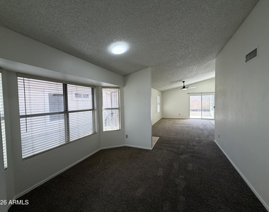 2915 E Amber Ridge Way - Photo Thumbnail 21