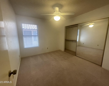 2915 E Amber Ridge Way - Photo Thumbnail 7