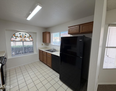 2915 E Amber Ridge Way - Photo Thumbnail 23
