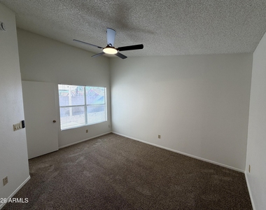 2915 E Amber Ridge Way - Photo Thumbnail 14