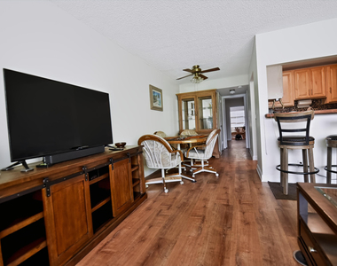 233 Windsor K - Photo Thumbnail 4