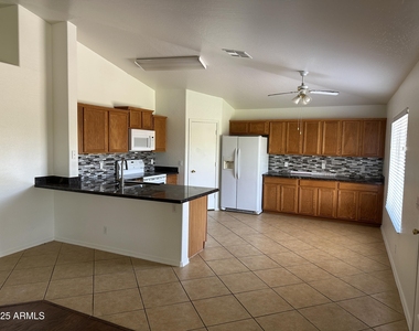 2213 S Tucana Lane - Photo Thumbnail 4