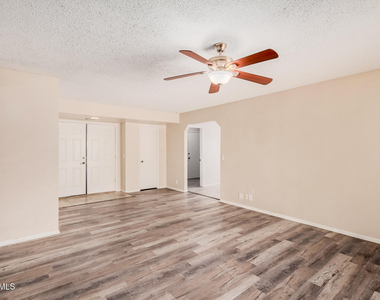 300 W El Alba Way - Photo Thumbnail 3