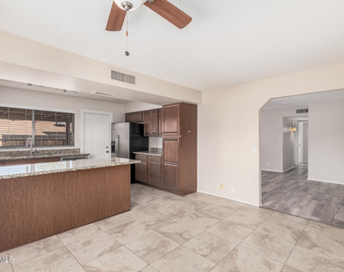 300 W El Alba Way - Photo Thumbnail 4