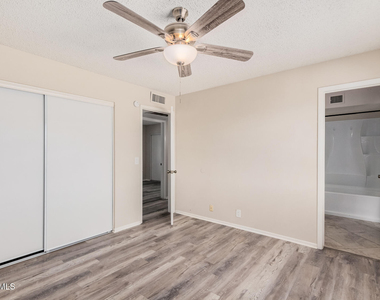 300 W El Alba Way - Photo Thumbnail 9