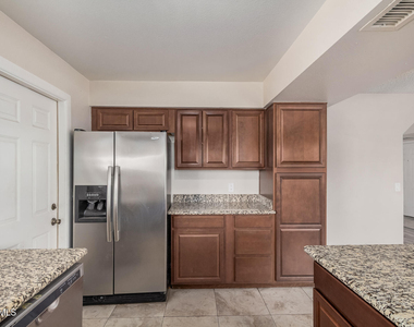 300 W El Alba Way - Photo Thumbnail 7