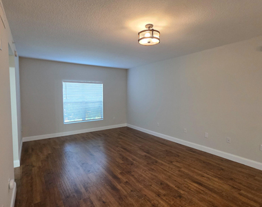 5090 Fairways Circle - Photo Thumbnail 2