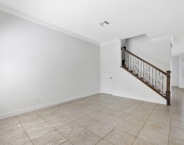 3505 Lakeside Drive - Photo Thumbnail 3