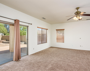44640 W Yucca Lane - Photo Thumbnail 5