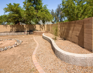 44640 W Yucca Lane - Photo Thumbnail 32