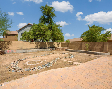 44640 W Yucca Lane - Photo Thumbnail 31