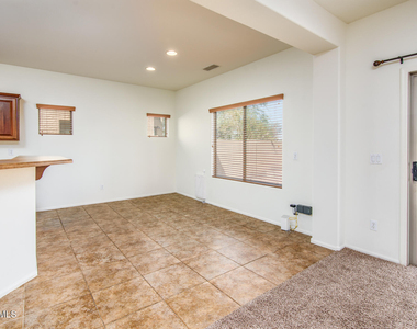 44640 W Yucca Lane - Photo Thumbnail 6