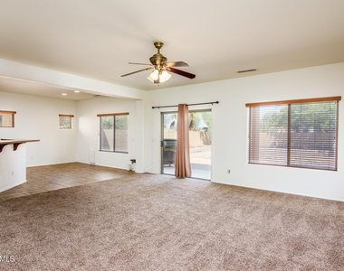 44640 W Yucca Lane - Photo Thumbnail 4