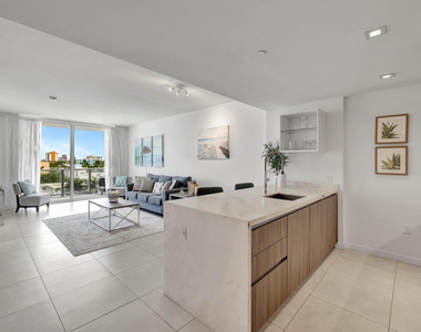 401 N Birch Road - Photo Thumbnail 1