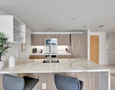 401 N Birch Road - Photo Thumbnail 10