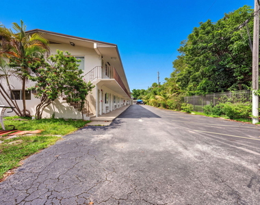 60 Nw 79th Street - Photo Thumbnail 17