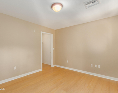 815 E Rose Lane - Photo Thumbnail 11