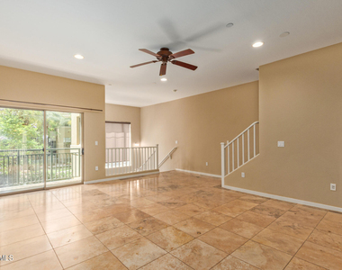 815 E Rose Lane - Photo Thumbnail 2