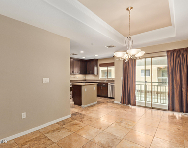 815 E Rose Lane - Photo Thumbnail 3