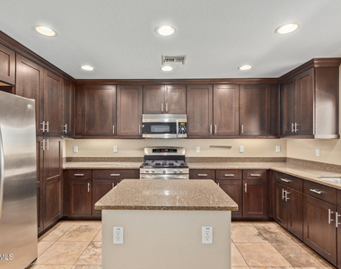 815 E Rose Lane - Photo Thumbnail 4