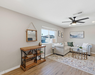 4756 E Moreland Street - Photo Thumbnail 2