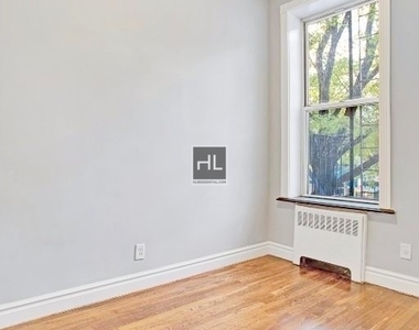 Hudson Street - Photo Thumbnail 4