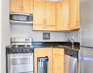 Hudson Street - Photo Thumbnail 5