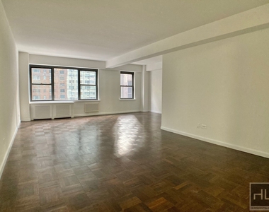 East 57th Street - Photo Thumbnail 2