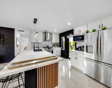 2925 Ne 1st Avenue - Photo Thumbnail 11