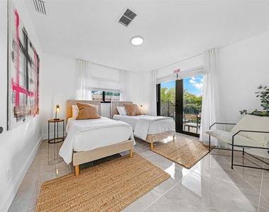 2925 Ne 1st Avenue - Photo Thumbnail 32