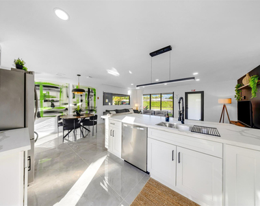 2925 Ne 1st Avenue - Photo Thumbnail 12