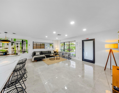 2925 Ne 1st Avenue - Photo Thumbnail 4