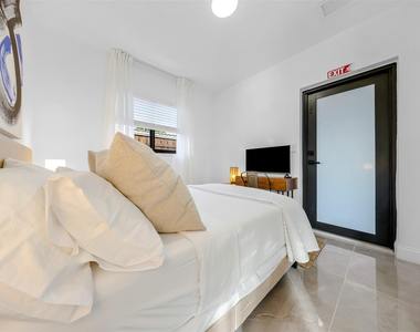 2925 Ne 1st Avenue - Photo Thumbnail 26