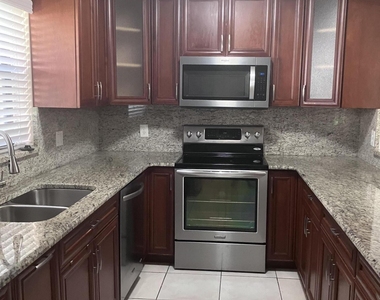 3323 Perimeter Drive - Photo Thumbnail 31
