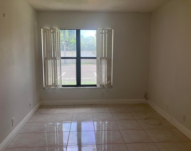 3323 Perimeter Drive - Photo Thumbnail 9