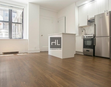 East 46 Street - Photo Thumbnail 3