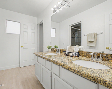 3358 E Park Avenue - Photo Thumbnail 31