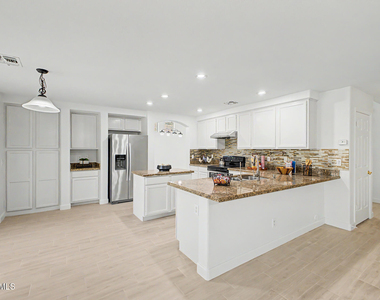 3358 E Park Avenue - Photo Thumbnail 14